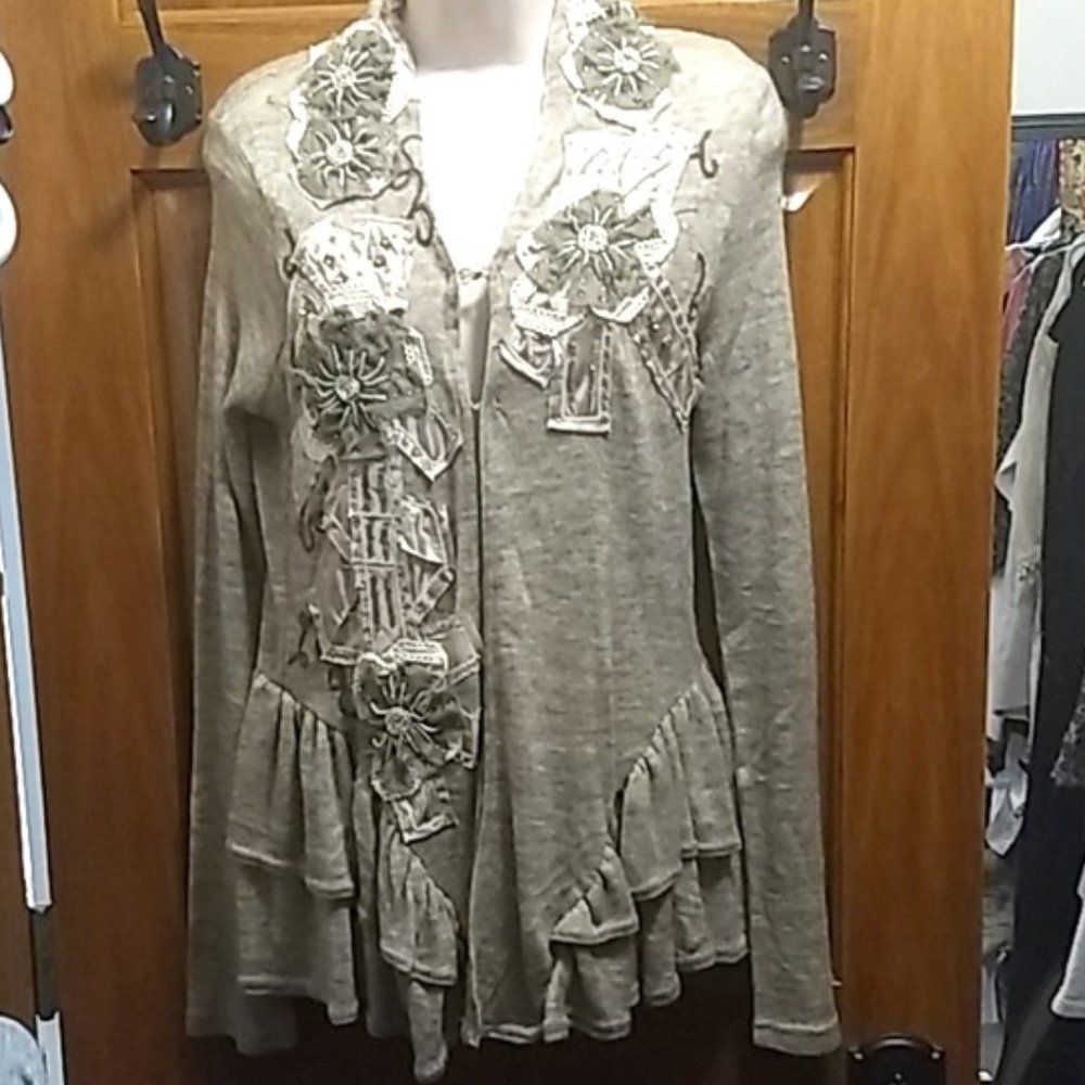 Beautiful beige Lulumari cardigan
